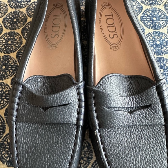 Tod’s Classic Loafer in Navy Pebble grain leather - Picture 6 of 10
